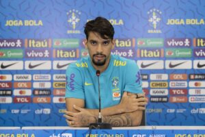 Paquetá em coletiva pela seleção brasileira