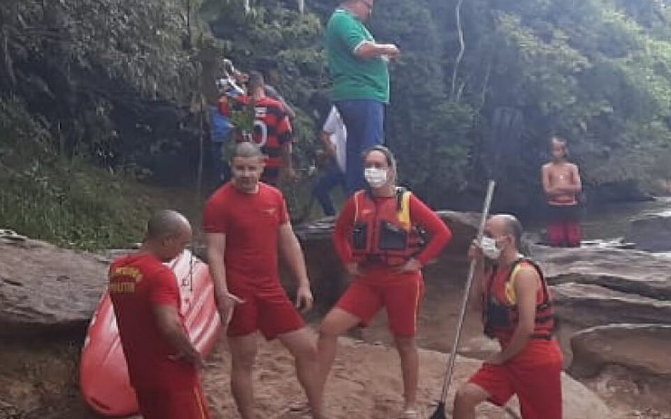 Bombeiros buscam criança que teria se afogado em Uruaçu