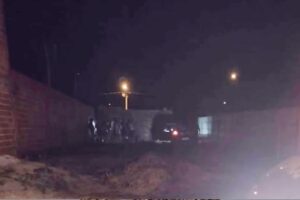 Motorista fica ferido após colidir com muro em lote baldio, em Goianésia (Foto: CBMGO - Divulgação)