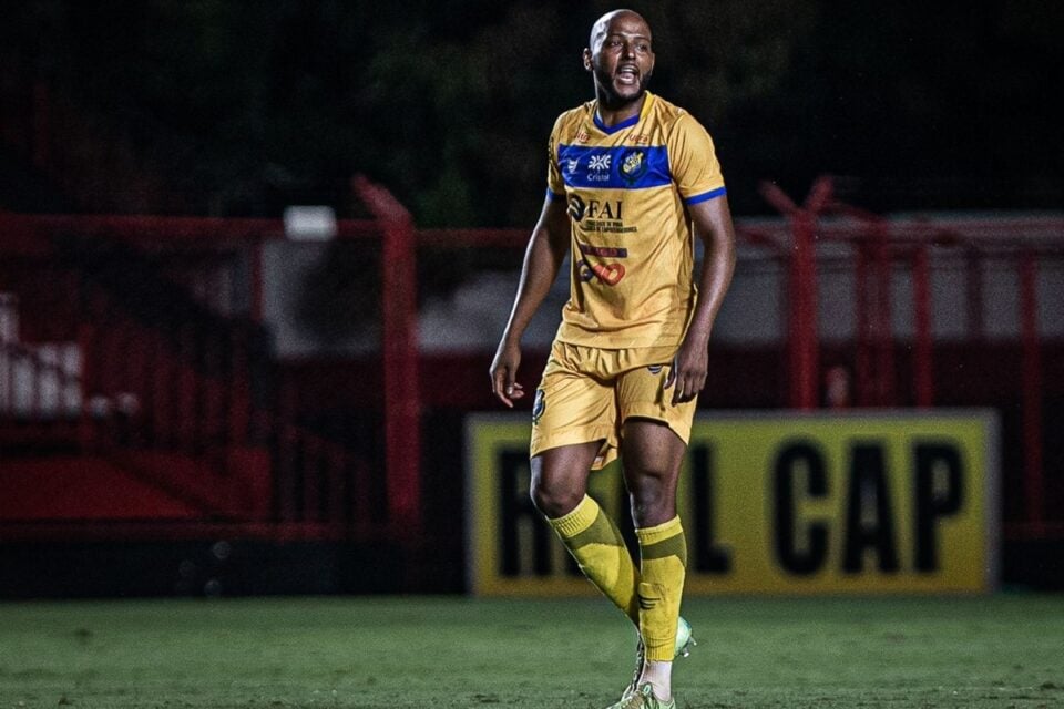 Jefferson realizou 11 jogos pelo Iporá no Goianão