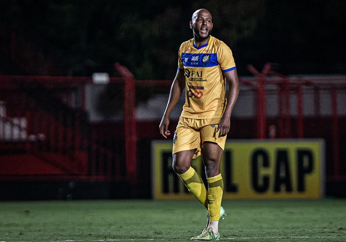 Jefferson realizou 11 jogos pelo Iporá no Goianão
