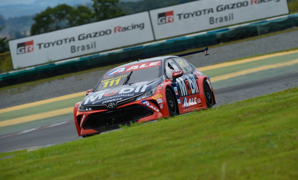 Rubens Barrichello em corrida na capital Goiânia