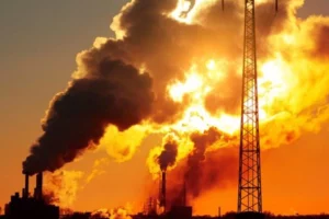 Indústrias que emitem gases tóxicos. Relatório diz que é urgente retirar de circulação os poluentes que já foram lançados. (Foto: depositphotos)