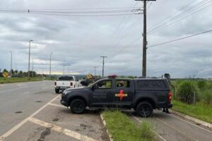 Suspeitos de roubar caminhonete em posto de gasolina morrem em confronto a polícia na GO-020