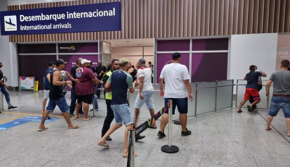 Confusão entre torcedores e seguranças