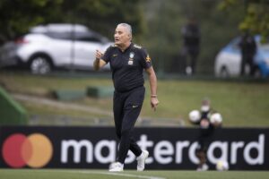 Tite em treino da seleção brasileira