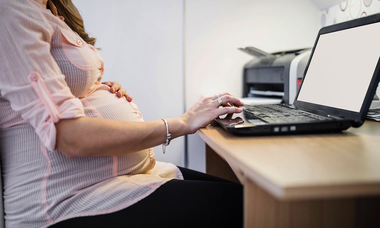grávida trabalhando durante a pandemia da Covid 19