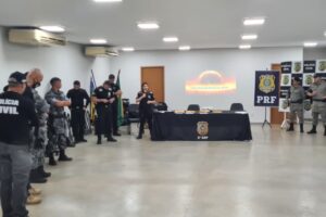 Policiais em preparação para o cumprimento das ações da operação