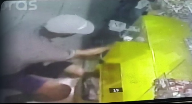 Imagens da câmera de segurança flagram o furto