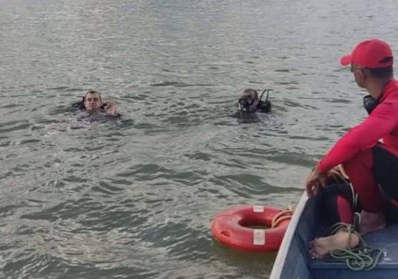 Bombeiros fazem buscas por jovem que desapareceu na represa de Buriti Alegre (GO)