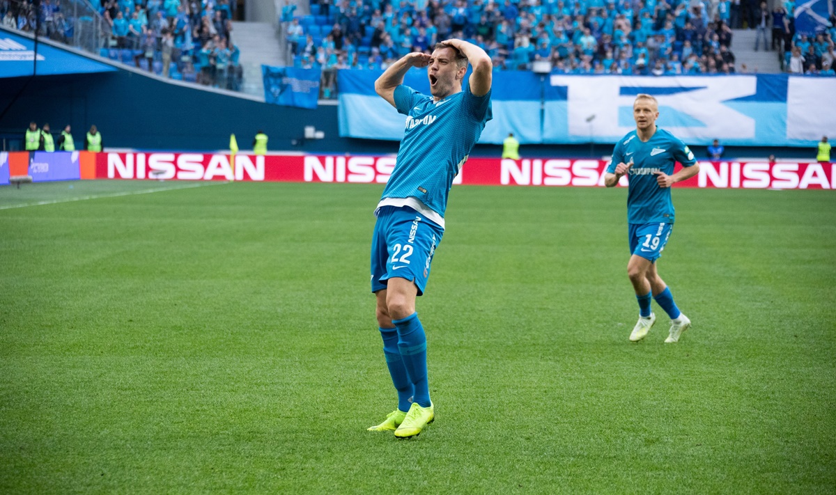 Artem Dzyuba comemora gol pelo Zenit