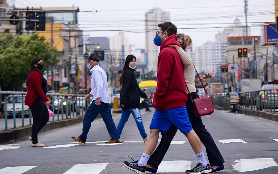 Governo de São Paulo flexibiliza máscaras em locais fechados