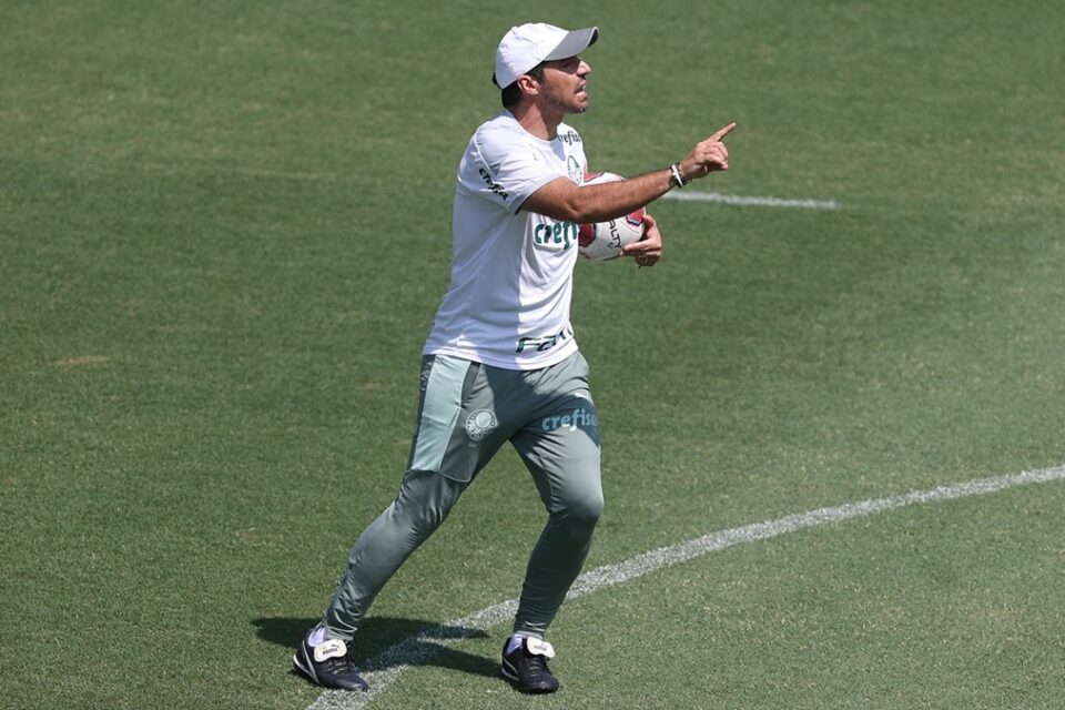 Abel Ferreira prepara Palmeiras para clássico diante do São Paulo