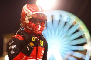 Charles Leclerc comemora pole position no GP do Bahrein