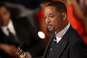 Ator já renunciou ao status de membro da Academia. Will Smith é banido do Oscar por dez anos, mas poderá ganhar prêmio