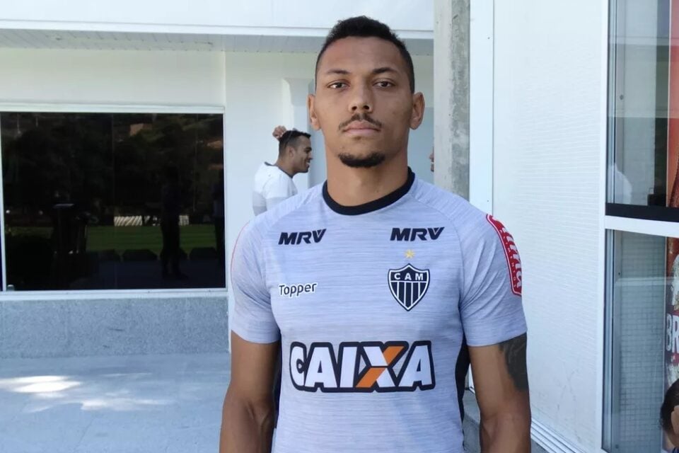 Alex Silva, lateral e reforço do Vila Nova