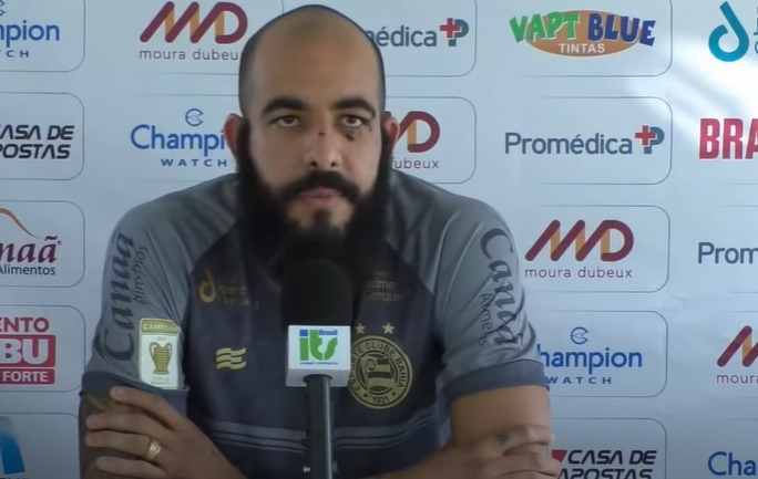 Danilo Fernandes em coletiva pelo Bahia