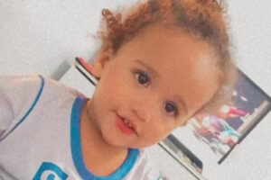 João Lucas Silva Ferreira, de 2 anos, está internado após ter parte do corpo queimada (Foto: Reprodução - Arquivo pessoal)