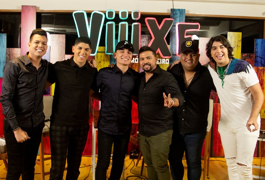 Viiixe Forró e Piseiro em Goiânia: festival deee forró e piseiro traz Vitor Fernandes, Zé Vaqueiro, João Gomes, Xandy Avião, Tarcísio Do Acordeon E Nattan para Goiânia