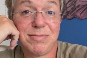 Boninho diz que deu 'graças a Deus' quando Tiago Abravanel saiu do BBB 22