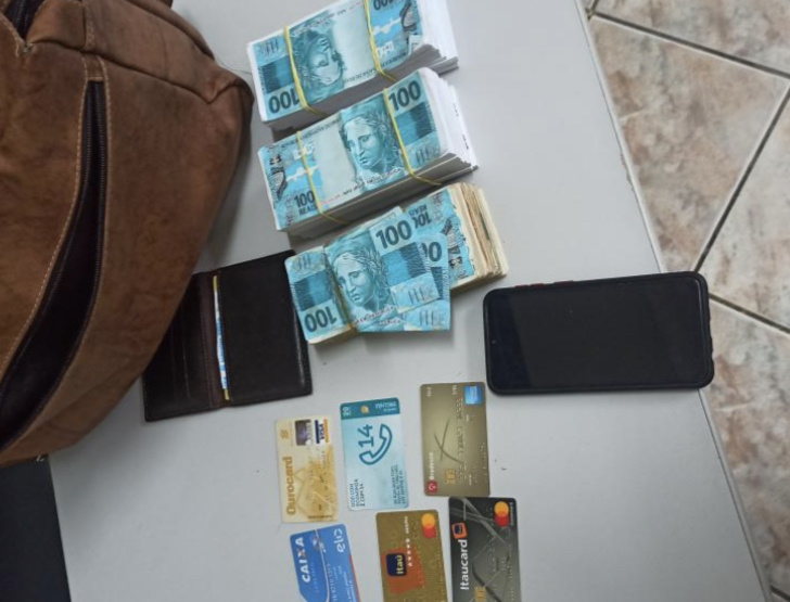 Material apreendido pela PM (Foto: Divulgação)