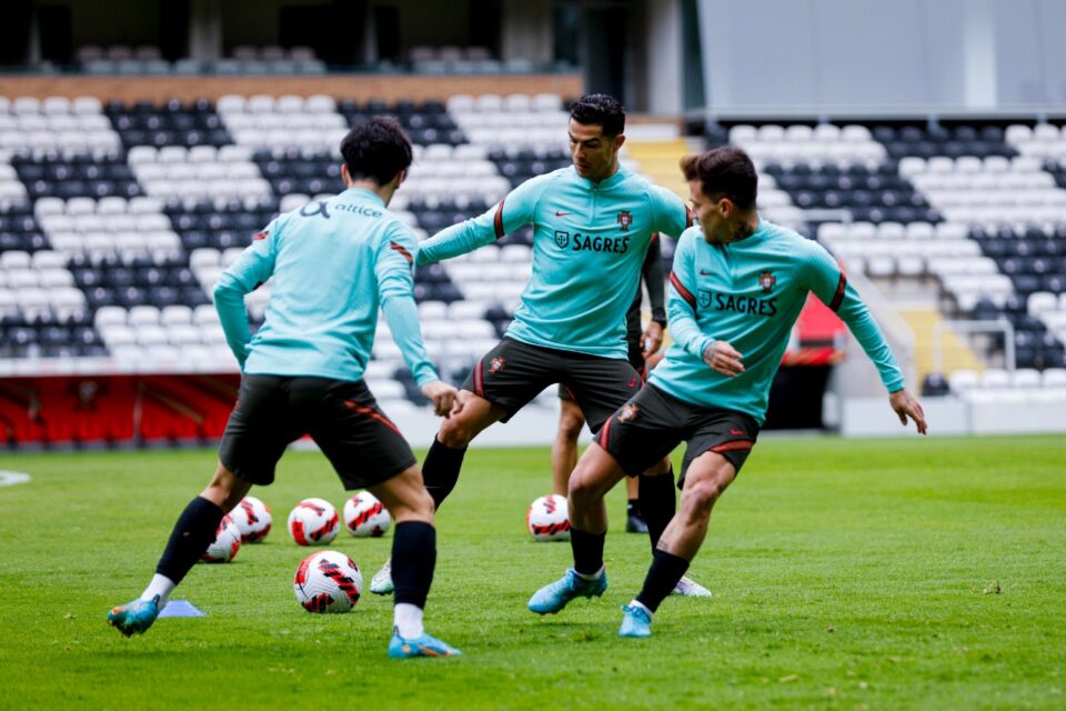 Cristiano Ronaldo treinando com a seleção