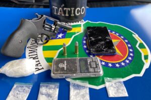 Adolescente de 16 anos é apreendido por ameaçar e agredir usuários de drogas em Goiânia