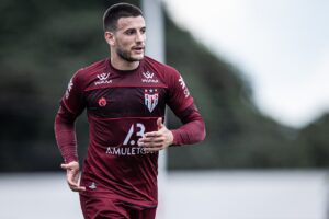 Leandro Barcia treinando no Atlético Goianiense