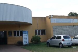 Mulher é presa por chamar atendente de “neguinha” após furar fila de espera do hospital em Jataí (GO)