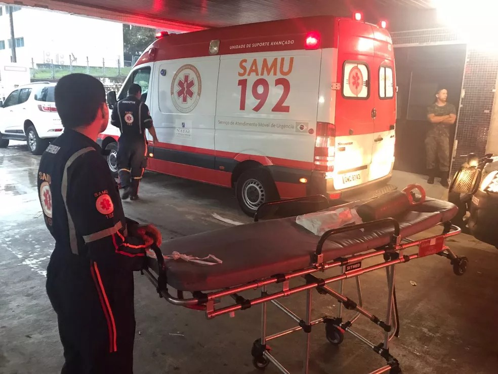 Socorro médico encaminhou os feridos para unidades hospitalares (Foto: Clayton Carvalho/Inter TV)