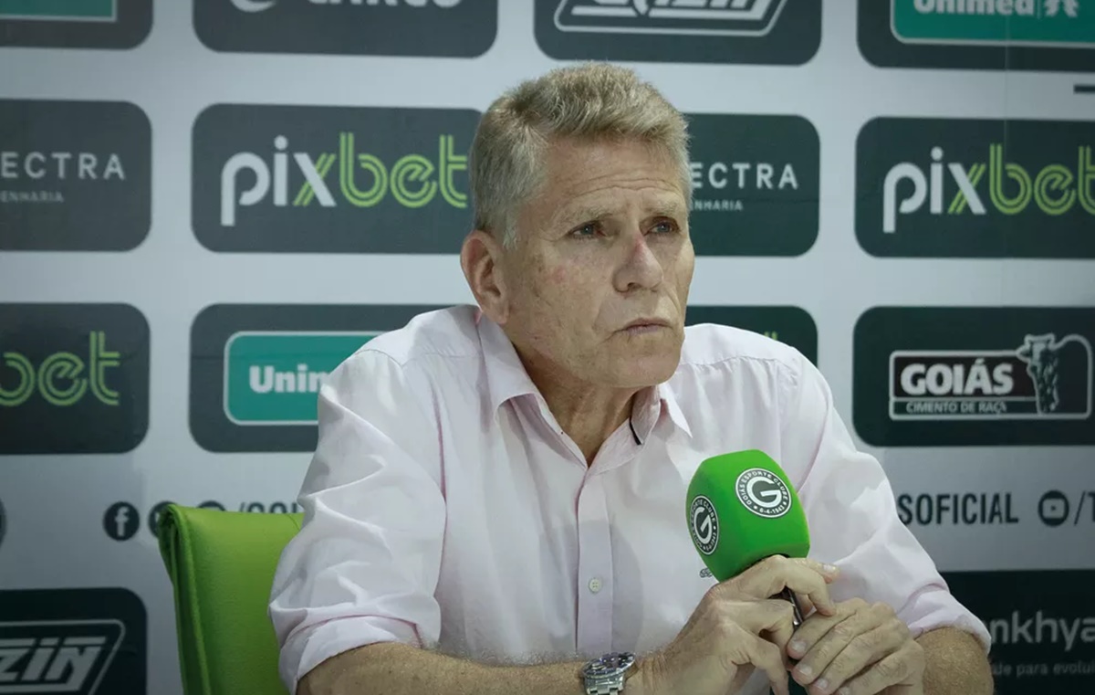 Paulo Autuori em entrevista coletiva no Goiás