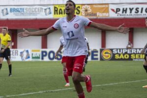 Daniel Amorim, atacante na Tombense