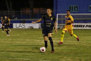 Aparecidense e Iporá se enfrentando no Annibal