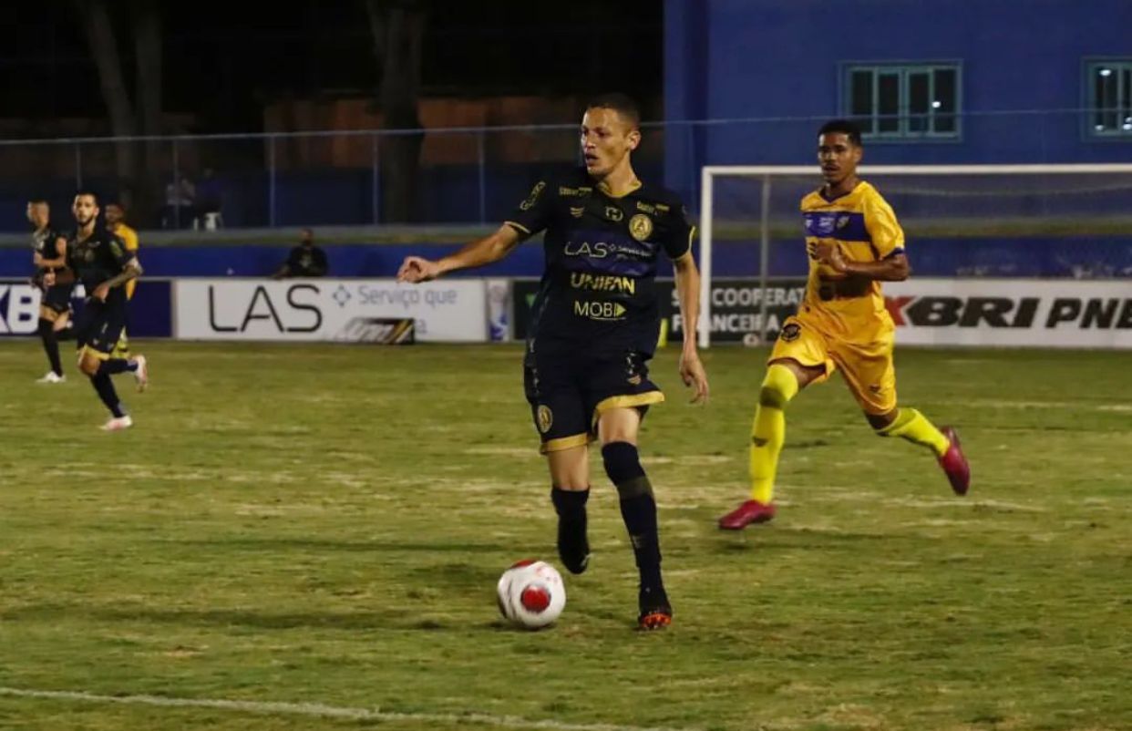 Aparecidense e Iporá se enfrentando no Annibal