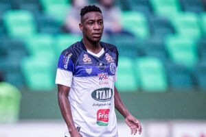 Joãozinho em jogo pelo Goianão 2022