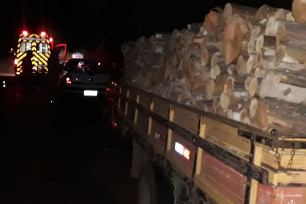 Ciclista sofre traumatismo leve após colidir na traseira de caminhão na GO-230 em Goianésia (GO)