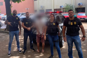 A Polícia Civil prendeu em Goiânia um homem suspeito de estuprar uma criança de 7 anos no estado do Ceará. O abuso aconteceu em junho do ano passado, na cidade de Sobral. Desde então, o sujeito desapareceu e estava sendo procurado pelas autoridades policiais cearenses.