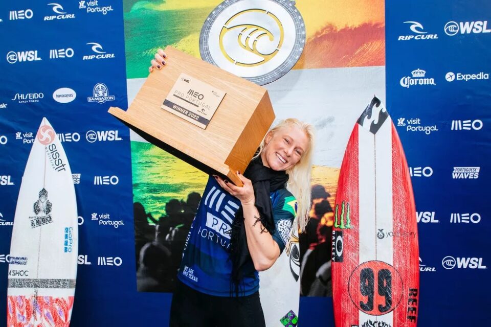 Tatiana Weston-Webb com o troféu