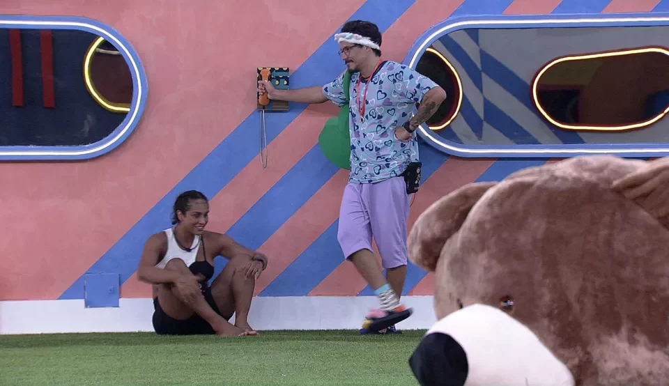 BBB 22: brothers fazem plantão em frente ao Big Fone