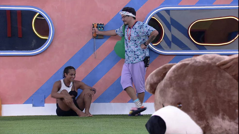 BBB 22: brothers fazem plantão em frente ao Big Fone