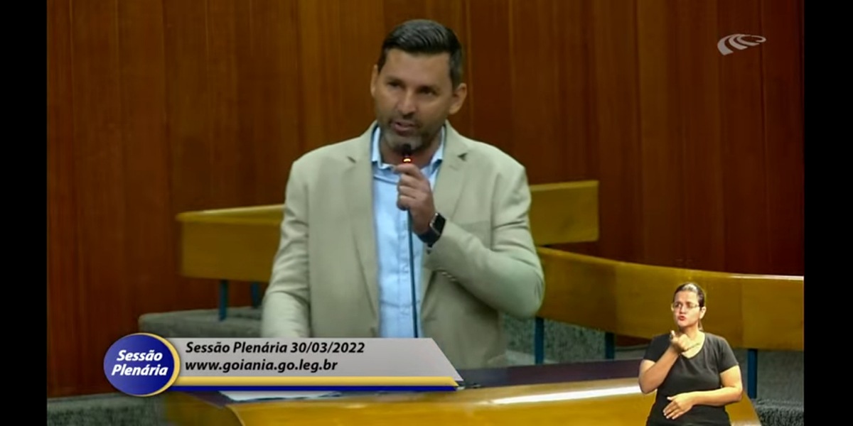 Sargento Novandir ameaça trocar tiro com vereador durante sessão da Câmara de Goiânia - vídeo