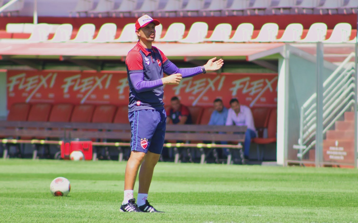 Higo Magalhães em treinamento no Vila Nova