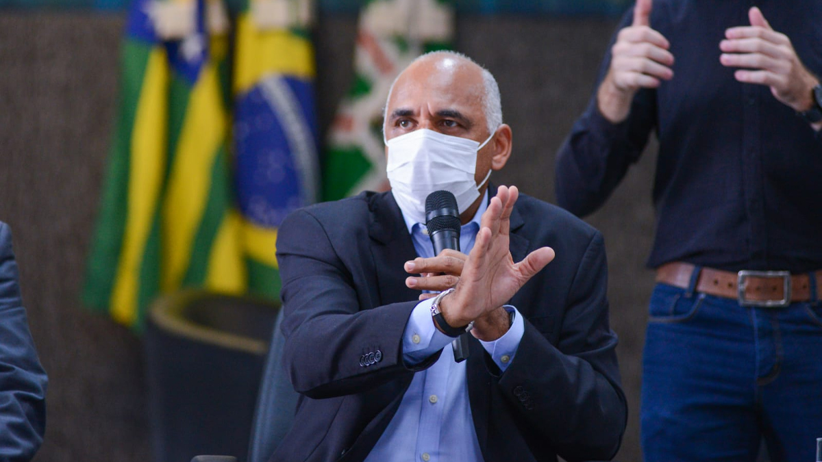 "Falar de gestão todos podem", diz Rogério sobre crítica de Daniel Vilela