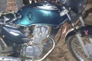 Um homem acabou detido pela Polícia Militar (PM) após dirigir sem a carteira de habilitação e ainda realizar manobras arriscadas em uma via pública da cidade de Jaraguá.