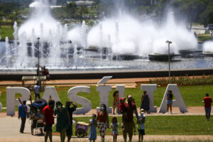 Distrito Federal e Santa Catarina flexibilizam uso de máscara