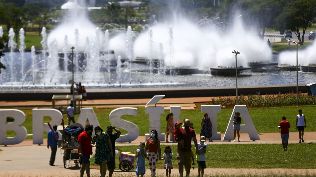 Distrito Federal e Santa Catarina flexibilizam uso de máscara