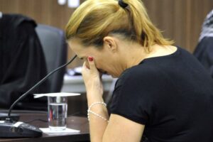 Mãe que matou bebê e escondeu corpo em escaninho deixa a prisão, em Goiânia (Foto: divulgação/TJGO)