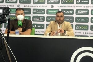 Harlei ao lado de Jair Ventura