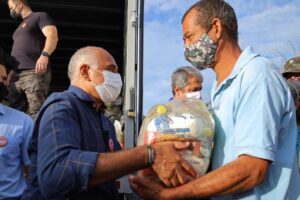 Prefeitura de Goiânia entrega 1,1 mil cestas básicas a famílias vulneráveis no sábabo (9) (Foto: Prefeitura de Goiânia)