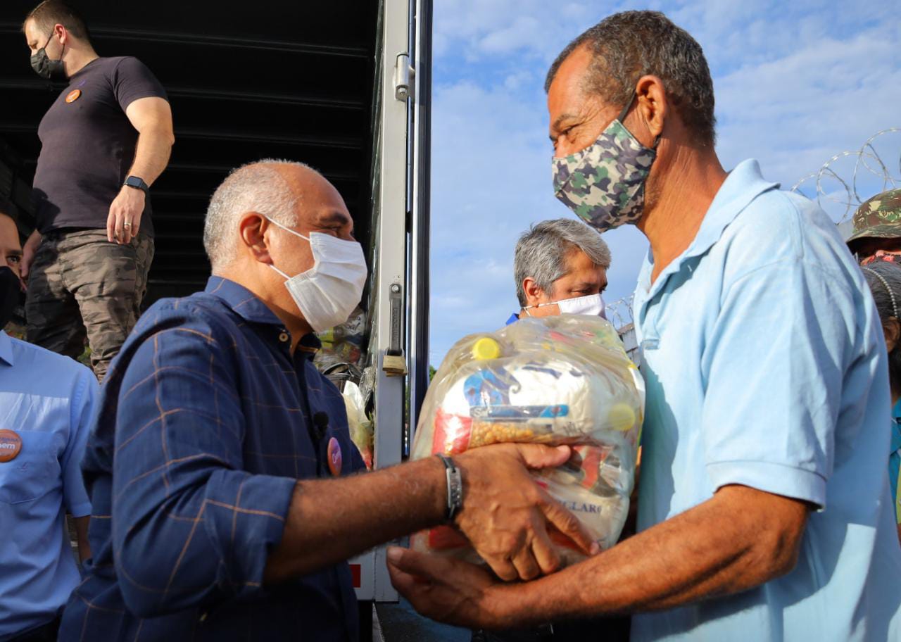 Prefeitura de Goiânia entrega 1,1 mil cestas básicas a famílias vulneráveis no sábabo (9) (Foto: Prefeitura de Goiânia)